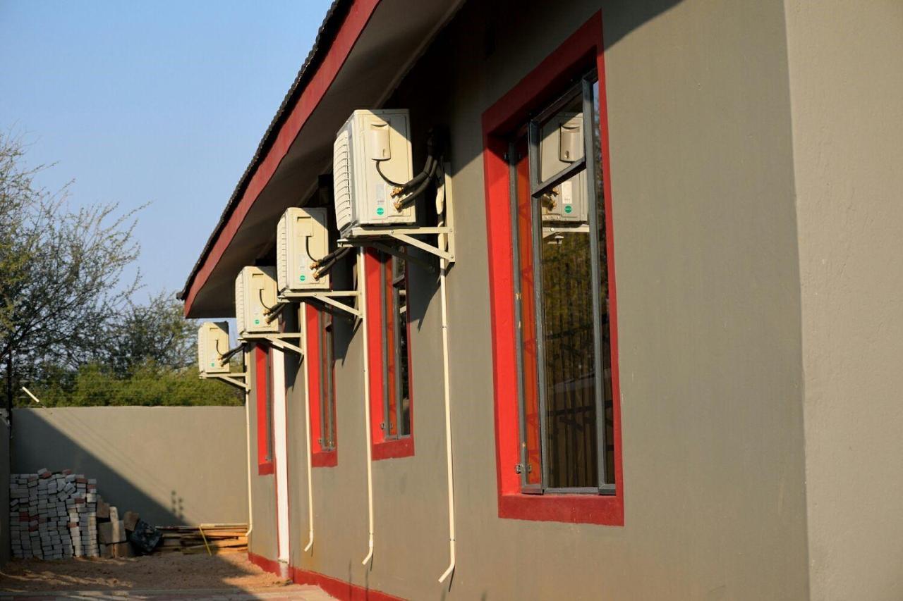 Mathlyn Guesthouse กาโบโรเน ภายนอก รูปภาพ
